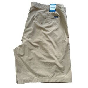 NWT Men's Columbia Shorts Size 42‎ Zipper Fly Modern Classic Fit Tan